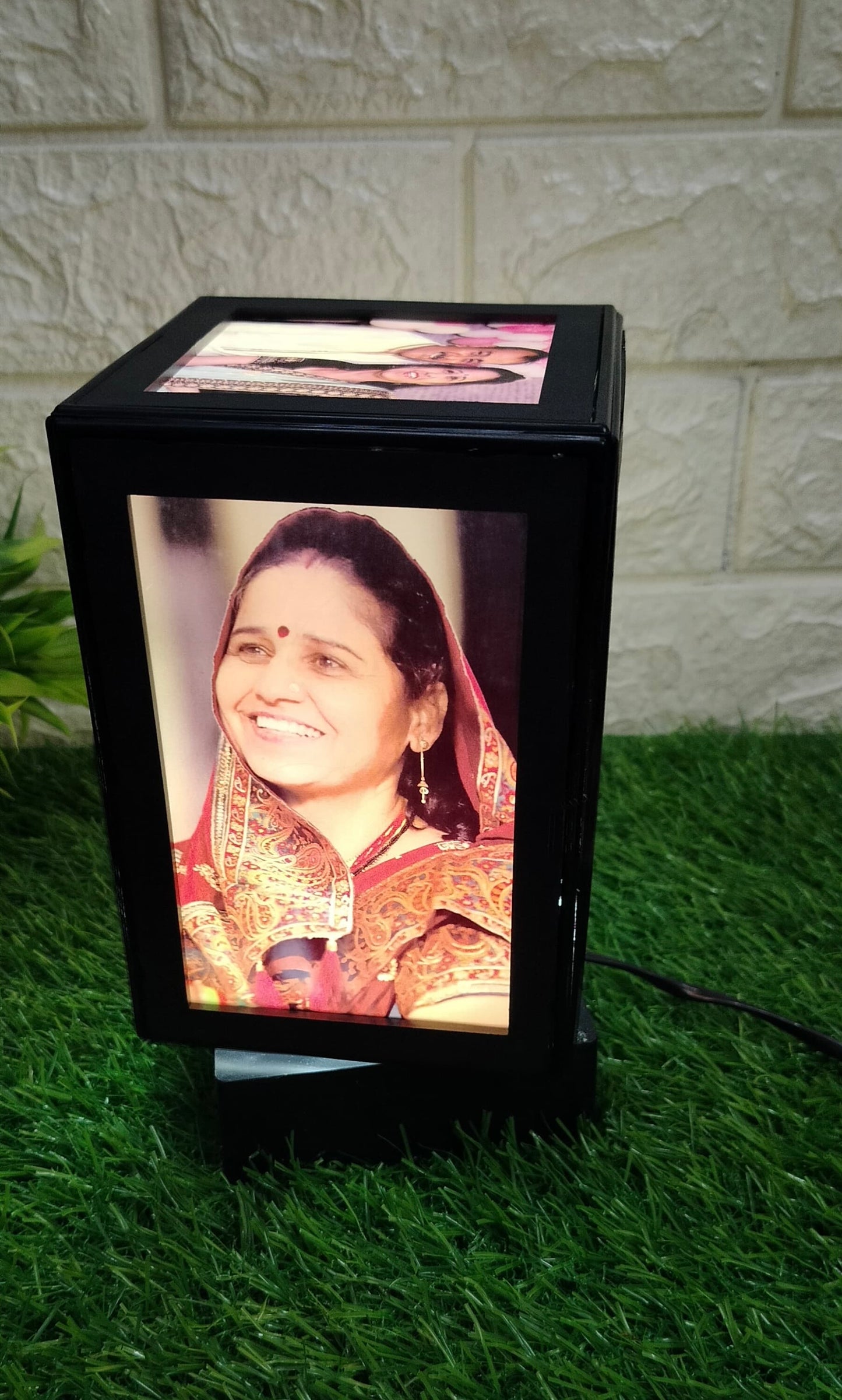 Rotating LED photo lamp (5”x7”)- 5 photos