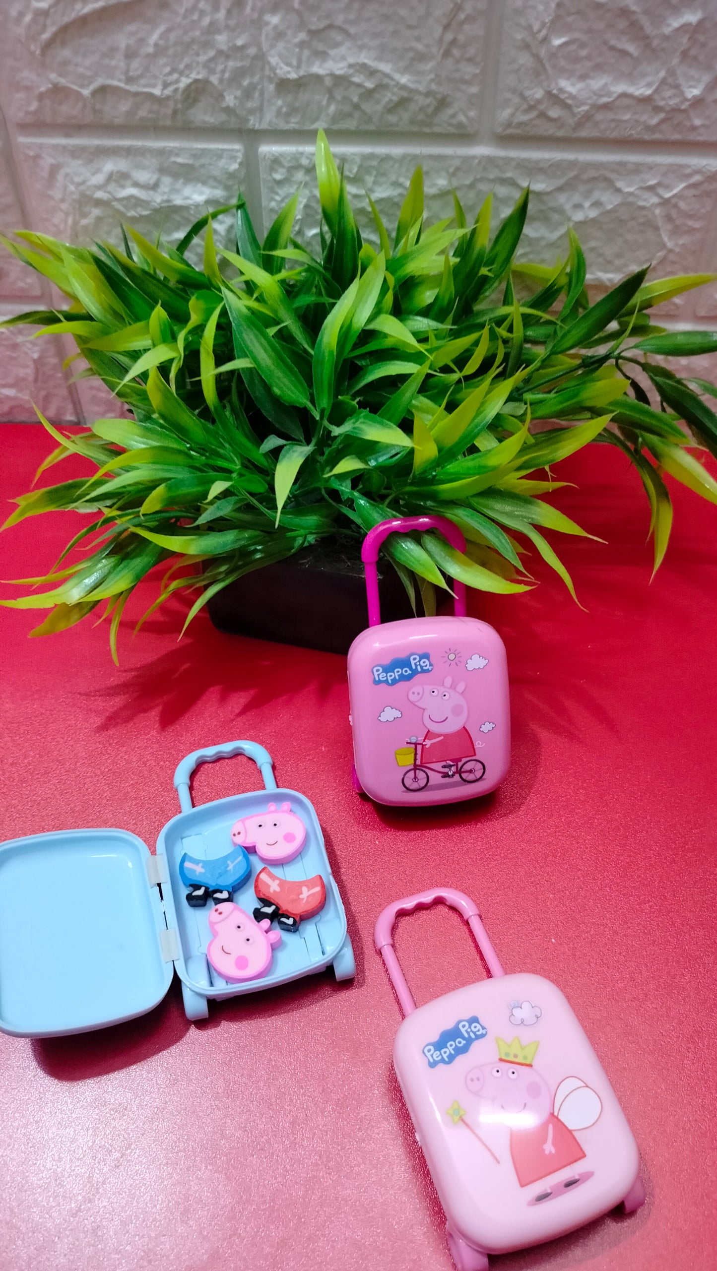 Peppa Pig Eraser trolly Set